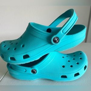 Crocs blue/teal color size M8 W10 Unisex